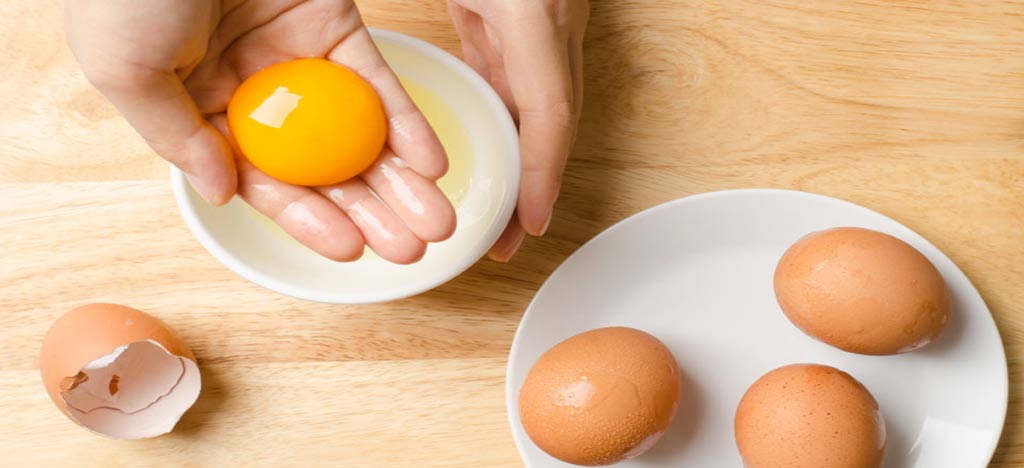 استفاده از زرده‌ی تخم‌مرغ به جای کاشت ناخن